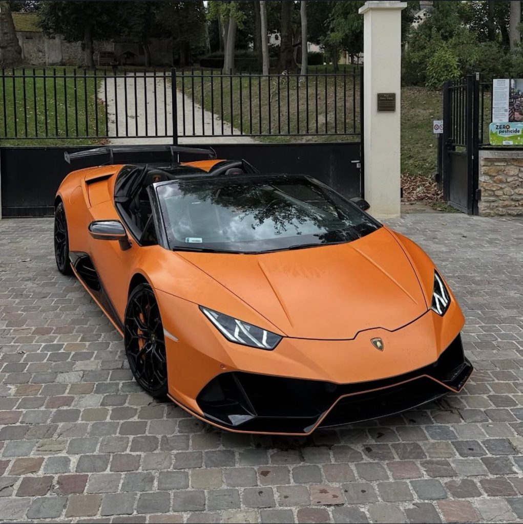 Lamborghini HURACAN EVO SPYDER By-Luxury location de véhicules haut de gamme Yvelines - Location de voitures sportives - Yvelines - Saint-Germain en laye